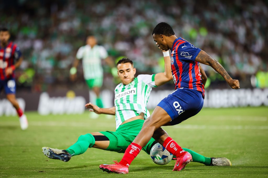 bahia-perde-para-atletico-nacional-e-se-complica-na-libertadores