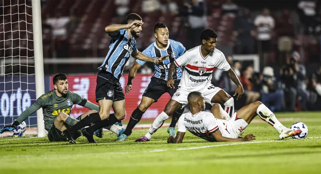 São Paulo vira sobre o Grêmio no Morumbis e quebra jejum no Brasileirão sao-paulo-vira-sobre-o-gremio-no-morumbis-e-quebra-jejum-no-brasileirao