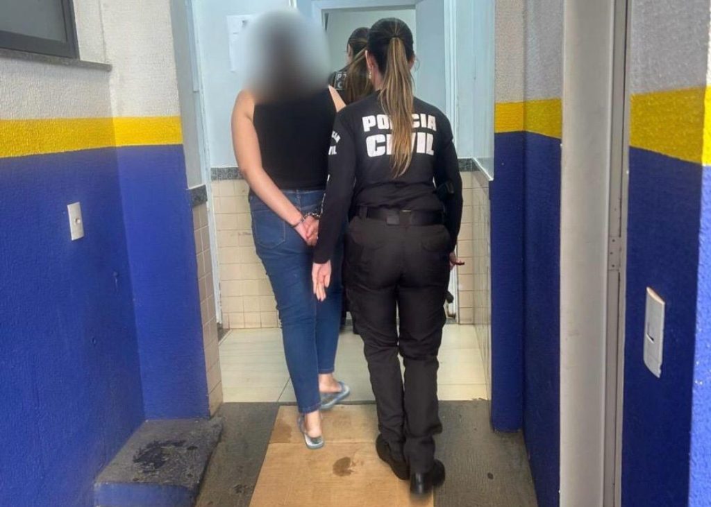 Casal é preso em Goiânia por suspeita de torturar de filha de 4 anos casal-e-preso-em-goiania-por-suspeita-de-torturar-de-filha-de-4-anos