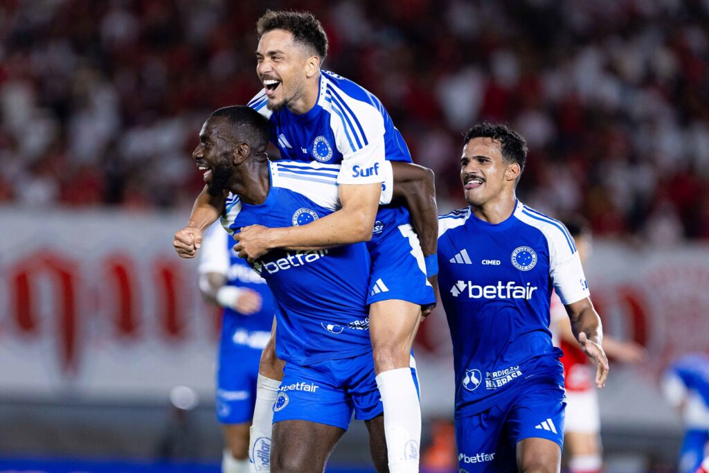 Cruzeiro domina Vila Nova, vence por 3 a 0 e garante vaga nas oitavas da Copa do Brasil cruzeiro-domina-vila-nova,-vence-por-3-a-0-e-garante-vaga-nas-oitavas-da-copa-do-brasil