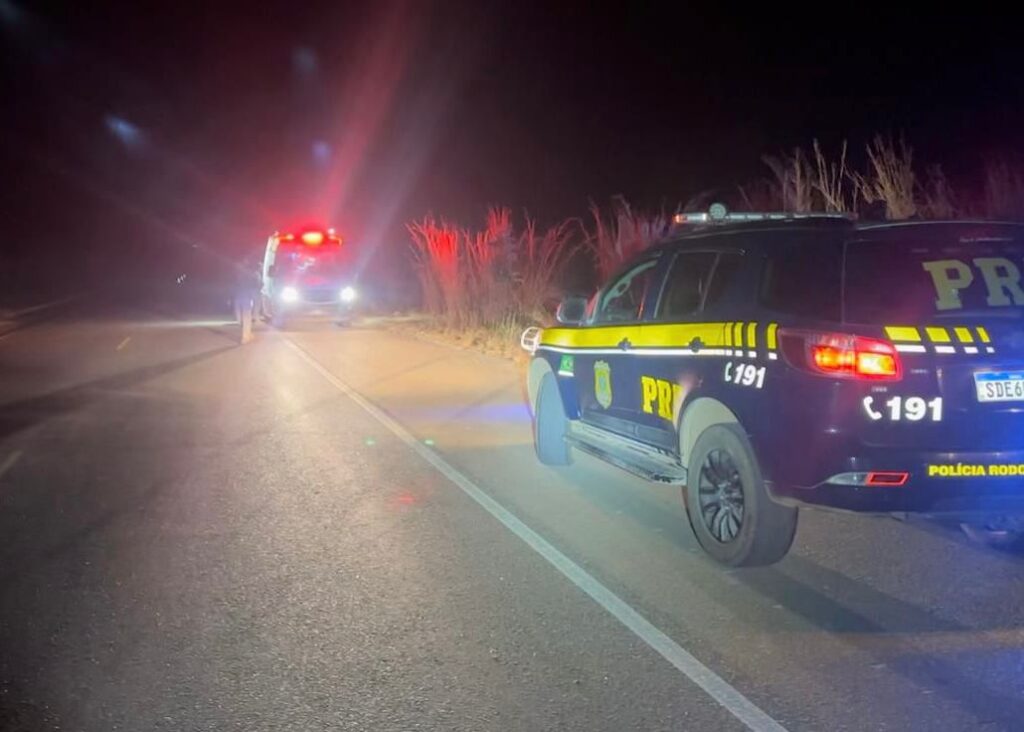Colisão entre moto e caminhão deixa dois mortos na BR-153 colisao-entre-moto-e-caminhao-deixa-dois-mortos-na-br-153