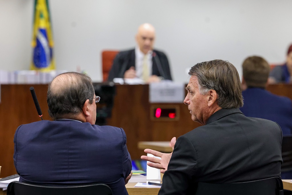 bolsonaro-pede-desculpas-a-moraes-e-chama-radicais-de-‘malucos’