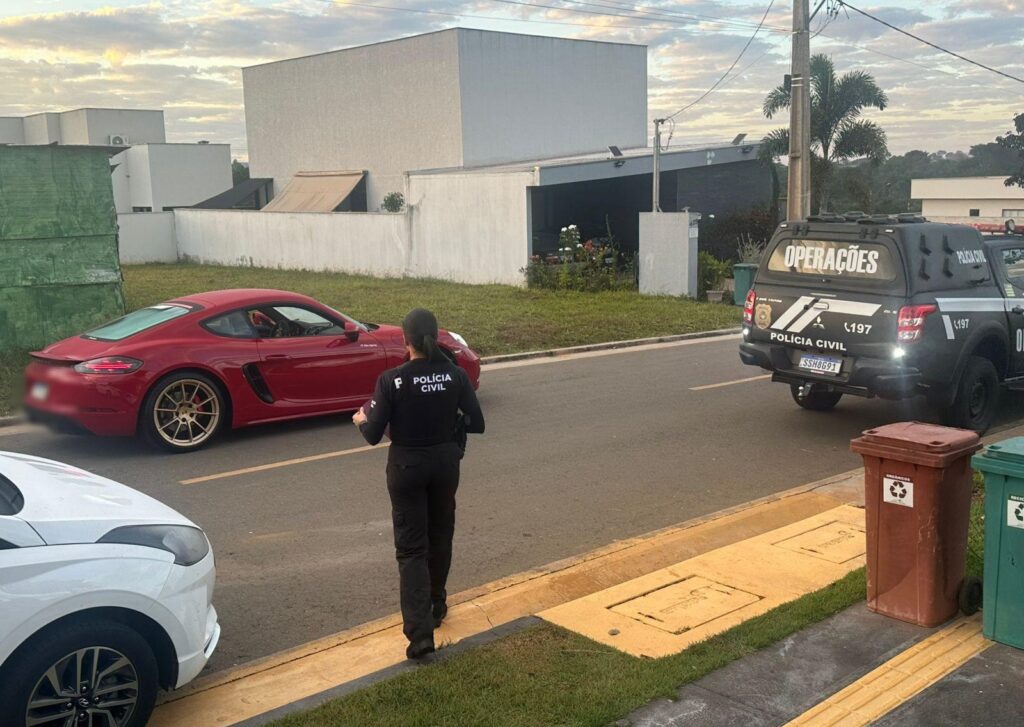 Polícia prende donos e fecha loja de veículos de luxo em Goiânia policia-prende-donos-e-fecha-loja-de-veiculos-de-luxo-em-goiania