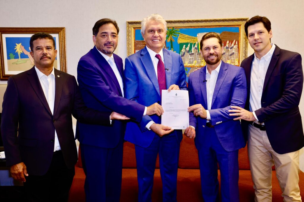 Caiado sanciona lei que prevê promoção de 3.307 PMs e Bombeiros caiado-sanciona-lei-que-preve-promocao-de-3.307-pms-e-bombeiros