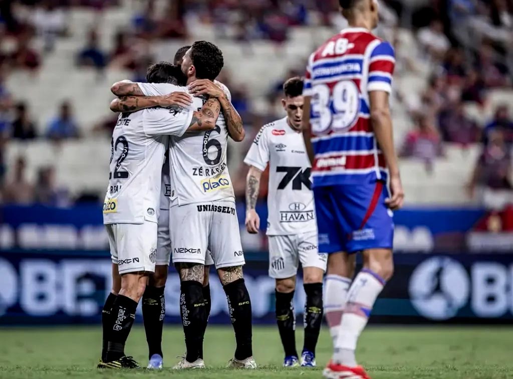 Santos vence Fortaleza no apagar das luzes e deixa a zona de rebaixamento santos-vence-fortaleza-no-apagar-das-luzes-e-deixa-a-zona-de-rebaixamento