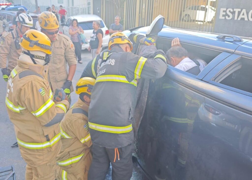 Idoso fica ferido após capotar carro no Setor Central em Goiânia idoso-fica-ferido-apos-capotar-carro-no-setor-central-em-goiania