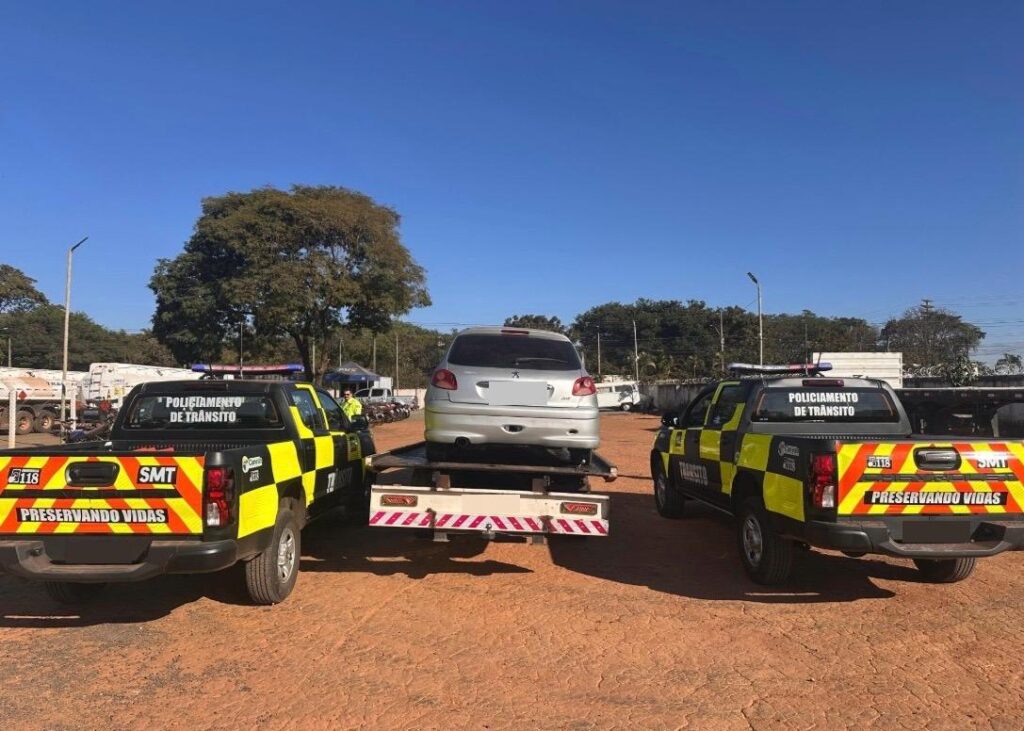 Carro com 200 infrações e mais de R$ 75 mil em multas é apreendido pela SMT carro-com-200-infracoes-e-mais-de-r$-75-mil-em-multas-e-apreendido-pela-smt