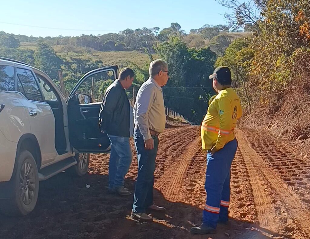 prefeitura-de-uruacu-trabalha-na-construcao-e-recuperacao-de-estradas-e-pontes