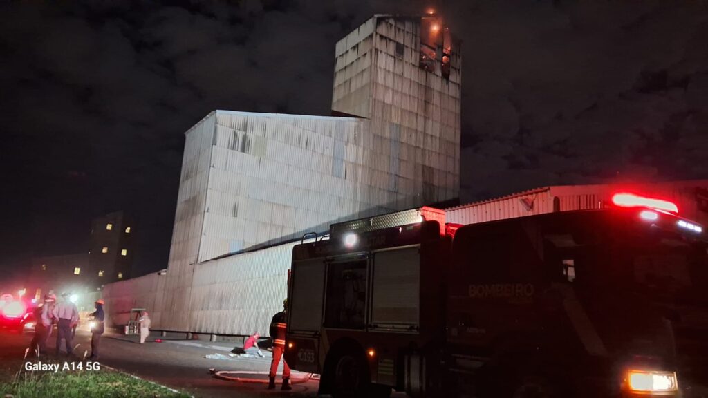 Incêndio em fábrica de fertilizantes deixa 1 morto em Rio Verde incendio-em-fabrica-de-fertilizantes-deixa-1-morto-em-rio-verde