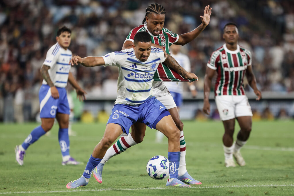 Cruzeiro surpreende Fluminense no Maracanã e assume a liderança do Brasileirão cruzeiro-surpreende-fluminense-no-maracana-e-assume-a-lideranca-do-brasileirao