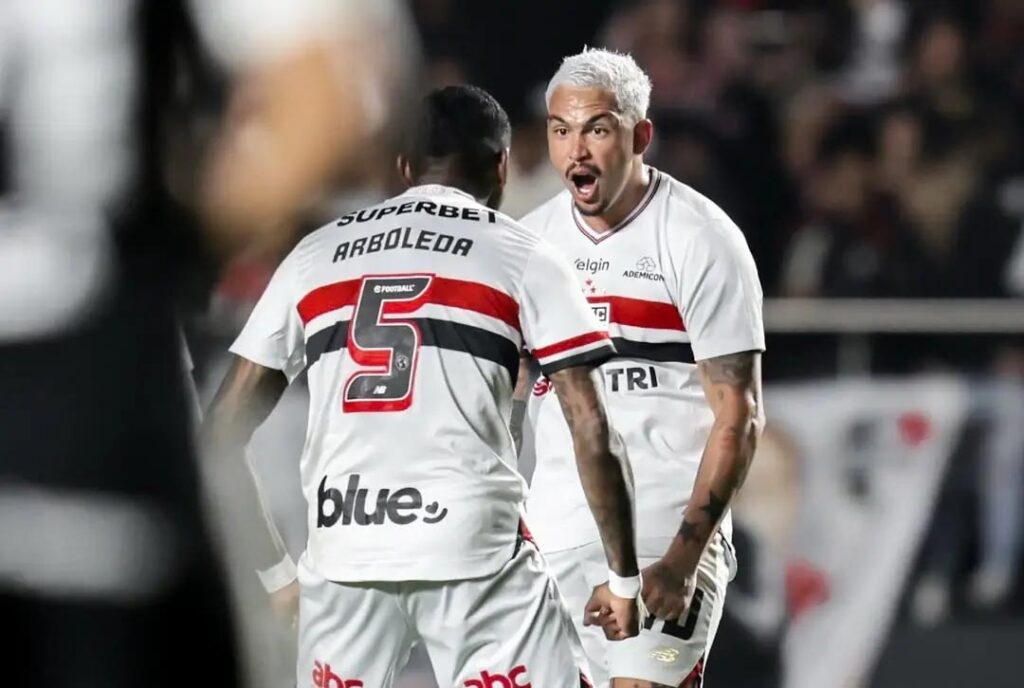 São Paulo vence Corinthians e respira no Brasileirão sao-paulo-vence-corinthians-e-respira-no-brasileirao