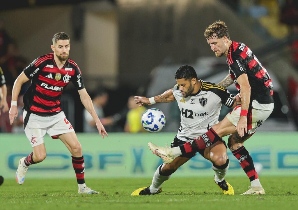 flamengo-vence-atletico-mg-e-assume-lideranca-isolada-do-brasileirao