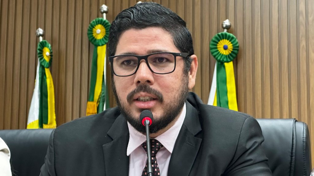 Lucas Freitas propõe instalação de banheiros e bebedouros na orla da Lagoa Grande, e Câmara aprova requerimento por unanimidade