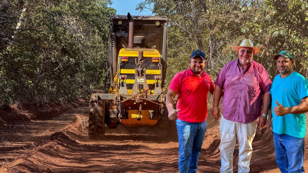 Márcio Reis acompanha de perto melhorias em estrada vicinal na região do Córrego dos Mineiros