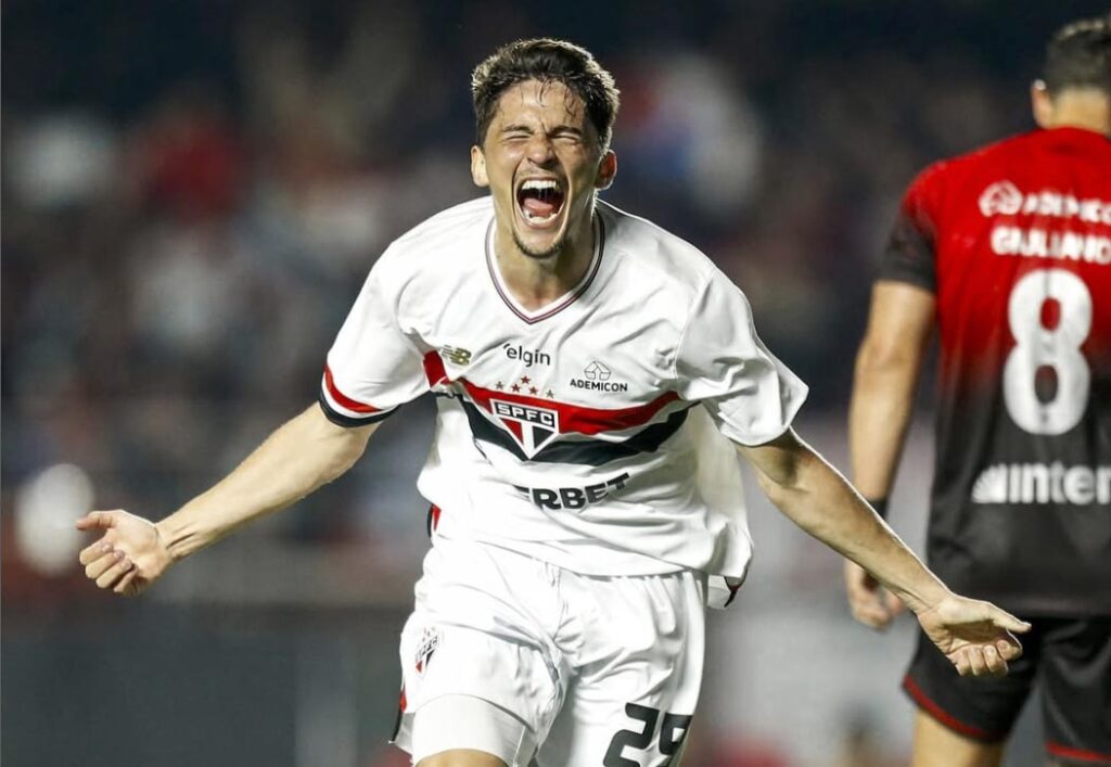 São Paulo vence Athletico-PR no Morumbis e conquista vantagem na Copa do Brasil sao-paulo-vence-athletico-pr-no-morumbis-e-conquista-vantagem-na-copa-do-brasil
