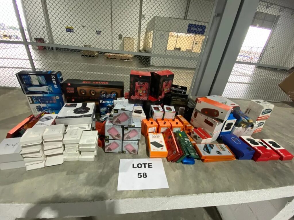 leilao-da-receita-tem-2-carros-por-r$-3,6-mil-e-2-iphones-por-r$-1-mil