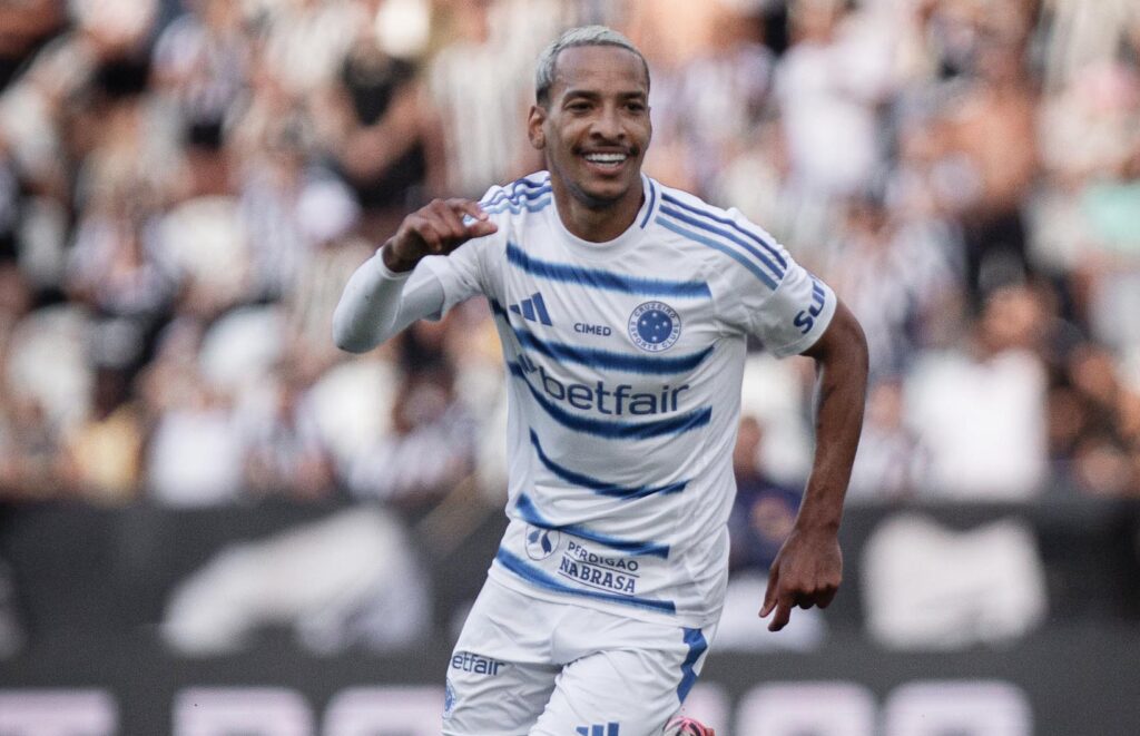 Cruzeiro domina Botafogo no Nilton Santos e retoma liderança provisória do Brasileirão cruzeiro-domina-botafogo-no-nilton-santos-e-retoma-lideranca-provisoria-do-brasileirao