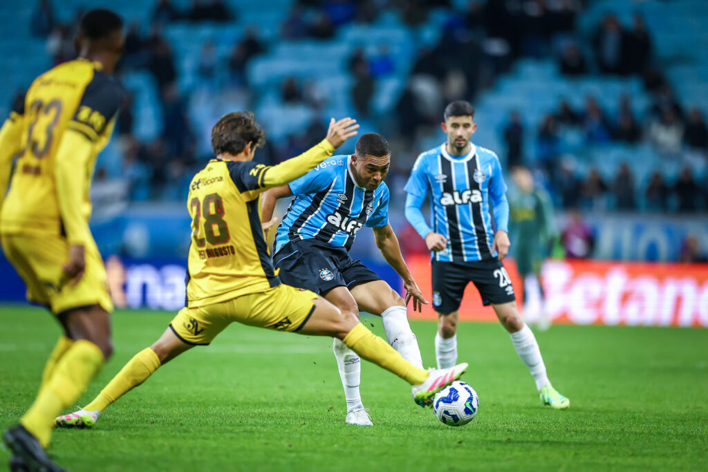 Sport surpreende Grêmio e conquista a primeira vitória no Brasileirão sport-surpreende-gremio-e-conquista-a-primeira-vitoria-no-brasileirao