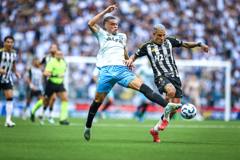 Grêmio vence Atlético-MG de virada e se afasta da zona de rebaixamento gremio-vence-atletico-mg-de-virada-e-se-afasta-da-zona-de-rebaixamento