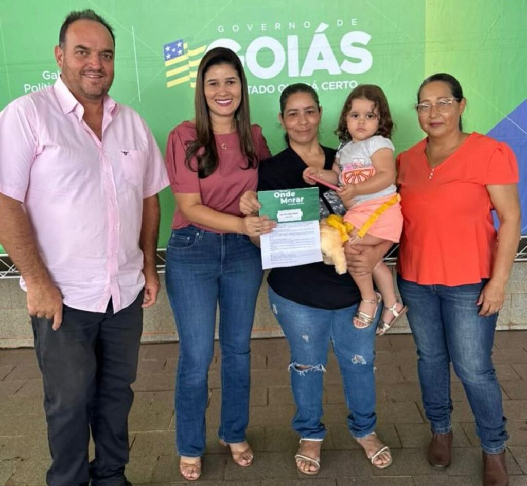 Juliana da Farmácia entrega benefício “Aluguel Social” a famílias de Cristianópolis juliana-da-farmacia-entrega-beneficio-“aluguel-social”-a-familias-de-cristianopolis