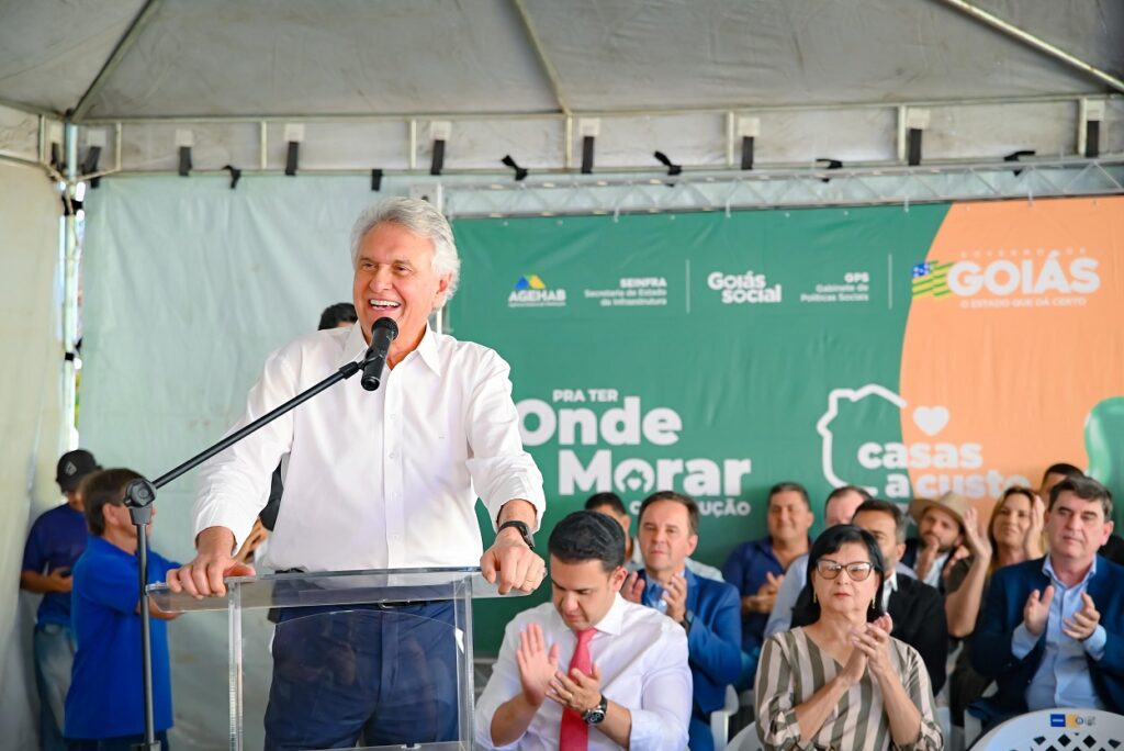 Caiado celebra marca de 4 mil casas a custo zero entregues em Goiás caiado-celebra-marca-de-4-mil-casas-a-custo-zero-entregues-em-goias