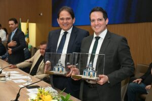 marcelo-baiocchi-e-leopoldo-veiga-jardim-recebem-titulo-de-cidadao-aparecidense