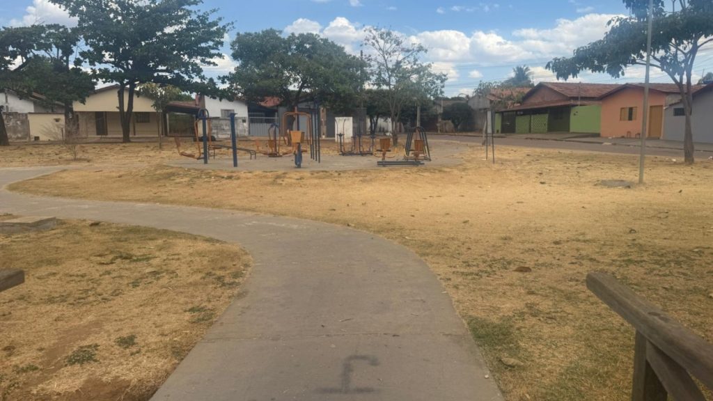 Vereadora Sandra Ferreira Cobra Ações Imediatas para Garantir Segurança na Praça do Setor Santa Luzia