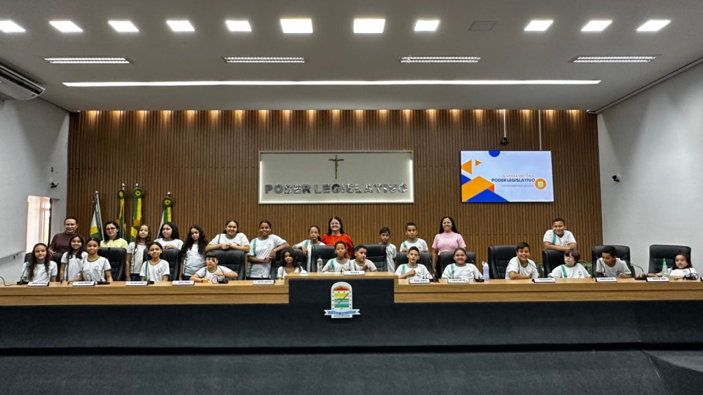 Alunos da Escola Nossa Senhora da Piedade Vivenciam Rotina da Câmara Municipal de Porangatu