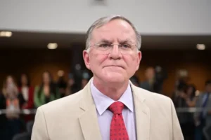 Gomide fará cirurgia preventiva na coluna após fratura gomide-fara-cirurgia-preventiva-na-coluna-apos-fratura