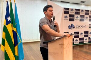 Prefeitura de Luziânia anuncia reajuste de 22% para professores da rede municipal prefeitura-de-luziania-anuncia-reajuste-de-22%-para-professores-da-rede-municipal