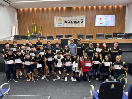 CÂMARA MUNICIPAL DE PORANGATU RECEBE ALUNOS DO COLÉGIO NEO OBJETIVO EM VISITA EDUCATIVA SOBRE CIDADANIA