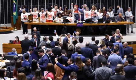 Fim da escala 6×1: 17 deputados goianos votam de forma unânime fim-da-escala-6×1:-17-deputados-goianos-votam-de-forma-unanime