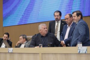 Câmara de Aparecida barra honrarias a corruptos e protege consumidor camara-de-aparecida-barra-honrarias-a-corruptos-e-protege-consumidor
