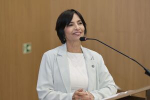 Isaura Lemos afirma que quer ser ‘a senadora do povo’ de Goiás isaura-lemos-afirma-que-quer-ser-‘a-senadora-do-povo’-de-goias