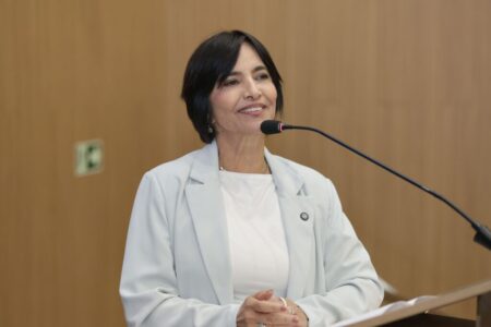 Isaura Lemos afirma que quer ser ‘a senadora do povo’ de Goiás isaura-lemos-afirma-que-quer-ser-‘a-senadora-do-povo’-de-goias