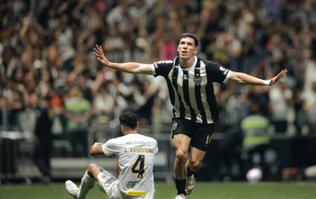 galo-vira-nos-acrescimos-e-derruba-invencibilidade-do-santos
